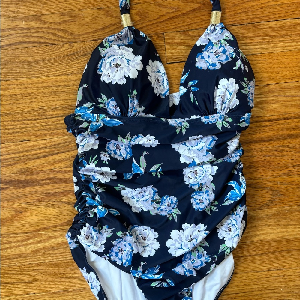 New, never worn Women’s RXRXCOCO swimsuit